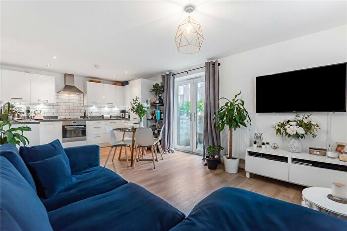 2 Bedroom Apartment To Rent In William Heelas Way, Wokingham, Berkshire, RG40