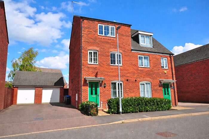 4 Bedroom Semi-Detached House For Sale In Mayfly Road, Northampton, NN4