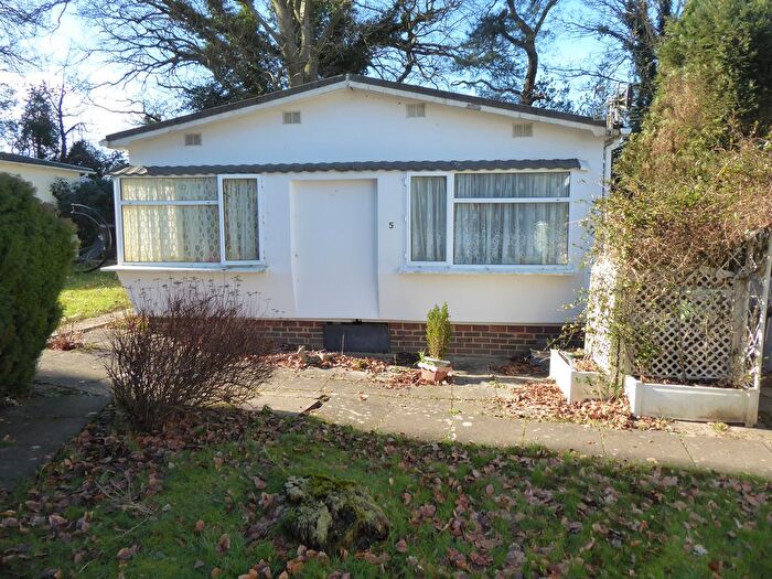 2 Bedroom Park Home For Sale In Roof Of The World, Boxhill Road, Tadworth, Nr Dorking, KT20