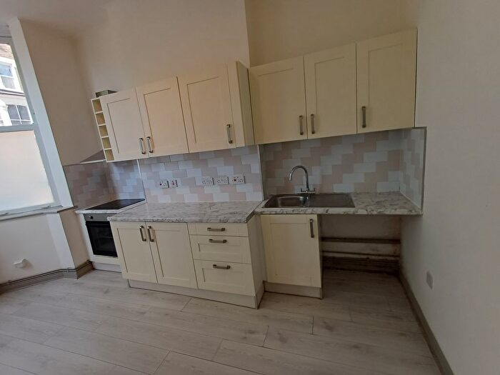 2 Bedroom Flat To Rent In Rockmount Road, SE19