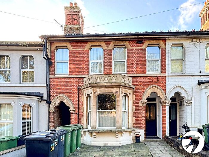 1 Bedroom Flat For Sale In Tonbridge Road, Maidstone, Kent, ME16