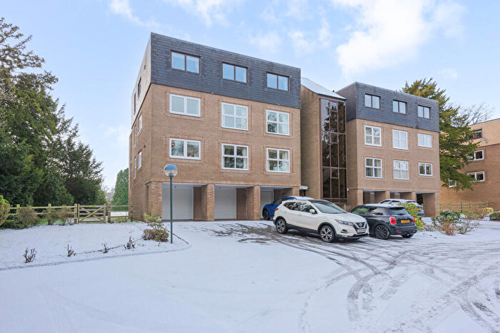 3 Bedroom Apartment For Sale In Lakeside, Little Aston, Sutton Coldfield, B74