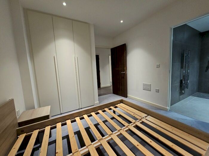 2 Bedroom Apartment To Rent In Devan Grove, London, N4