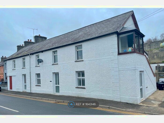 3 Bedroom Flat To Rent In Lloyd's Terrace, Newcastle Emlyn, SA38