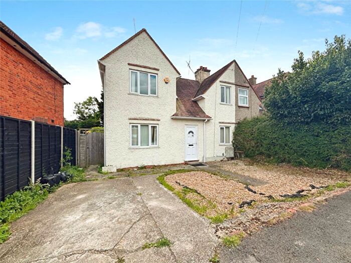 3 Bedroom Semi Detached House For Sale In Sycamore Road, Reading, Berkshire, RG2