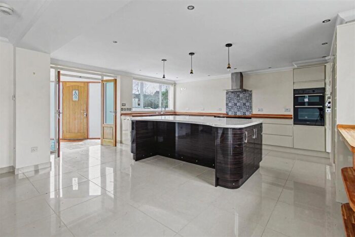 4 Bedroom Detached House For Sale In Chain Free - Large Family Home In Ullswater Avenue, South Wootton, PE30