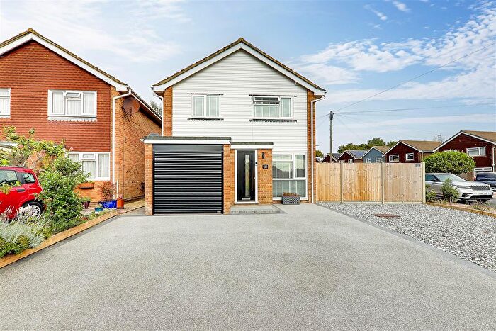 3 Bedroom Detached House For Sale In Taw Close, Worthing, BN13
