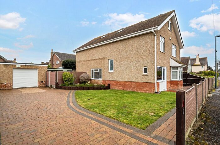 4 Bedroom Detached House For Sale In Normanton Avenue, Bognor Regis, PO21