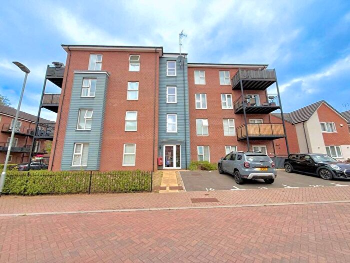 2 Bedroom Flat For Sale In Bagshawe Way, Dunstable, LU5