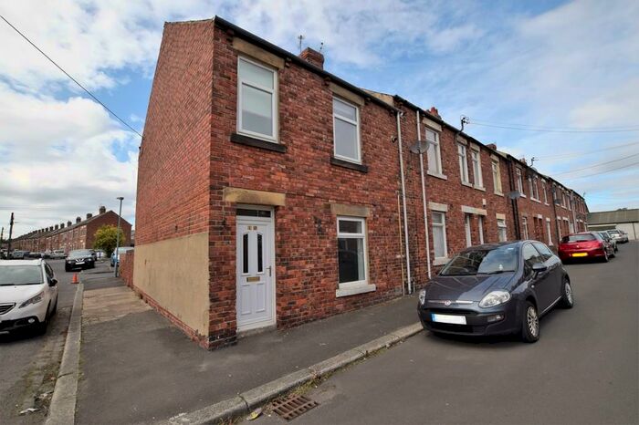 3 Bedroom End Of Terrace House To Rent In Parmeter Street, South Moor, Stanley, DH9