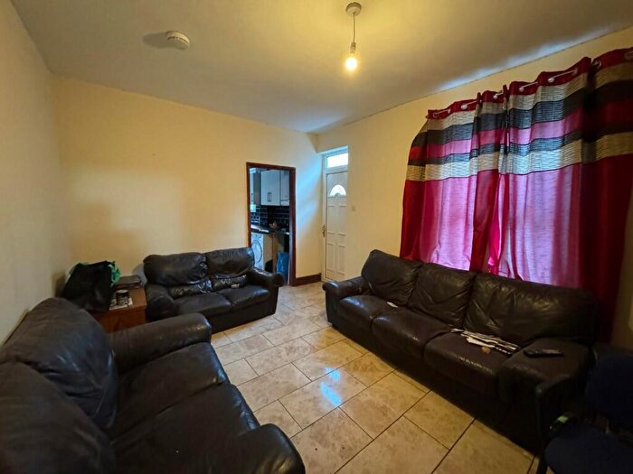 7 Bedroom Semi-Detached House To Rent In Seely Road, Nottingham, Nottinghamshire, NG7