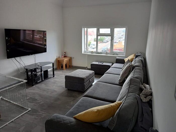 3 Bedroom Apartment To Rent In Townsend Lane, London, NW9