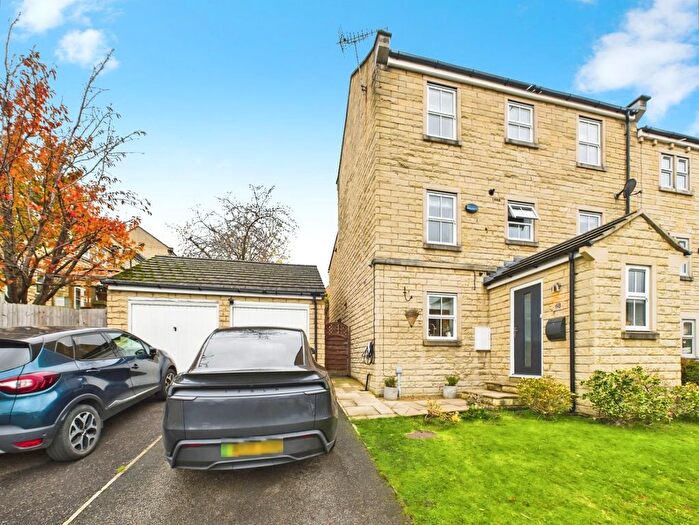 4 Bedroom Semi Detached House For Sale In Roedhelm Road, East Morton, West Yorkshire, BD20