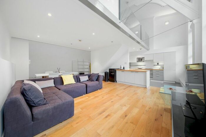 1 Bedroom Flat To Rent In Kingsway Place, Clerkenwell, EC1R