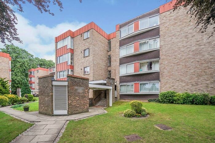2 Bedroom Flat To Rent In White Lodge Close, Sutton, Surrey, SM2