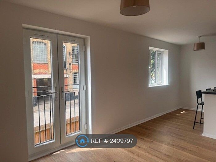 1 Bedroom Flat To Rent In Palmerston Court, Northampton, NN1