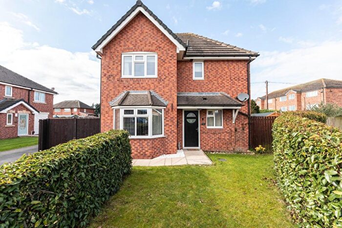 3 Bedroom Detached House For Sale In Hunters Farm Glade, Kinsley, Pontefract, WF9
