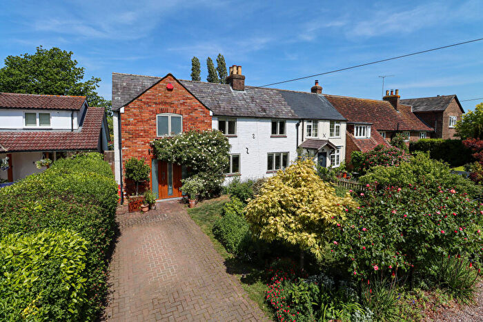 4 Bedroom End Of Terrace House For Sale In Kimpton Road, Peters Green, Herts, LU2