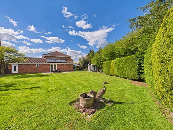 5 Bedroom Detached House For Sale In Troutbeck Close, Peterborough, PE4