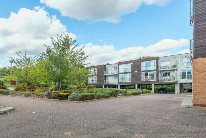 3 Bedroom Apartment To Rent In Borland Road, London, SE15