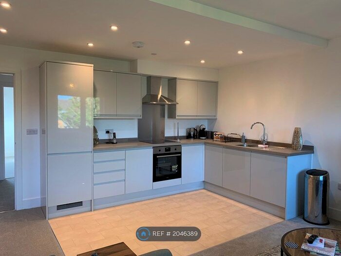 2 Bedroom Flat To Rent In Guildford Road, Bagshot, GU19