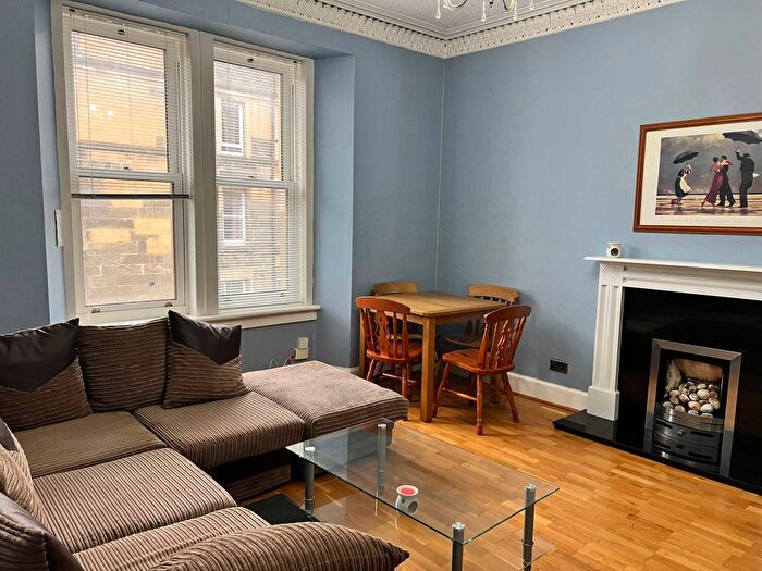 2 Bedroom Flat To Rent In Murdoch Terrace, Edinburgh, EH11