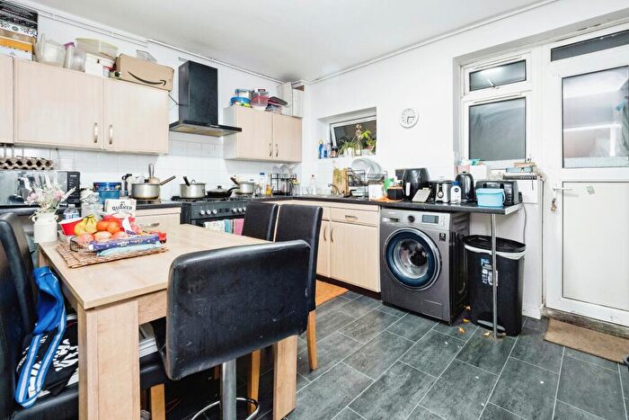 1 Bedroom Flat For Sale In Moore Crescent, Dagenham, Essex, RM9