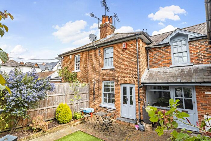 3 Bedroom Semi Detached House For Sale In Middle Road, Leatherhead, KT22
