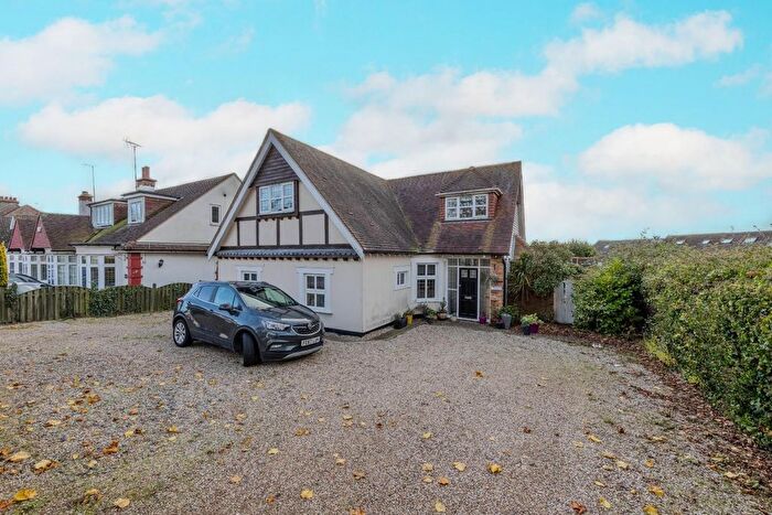 5 Bedroom Detached House For Sale In Hadleigh Road, Leigh-On-Sea, SS9