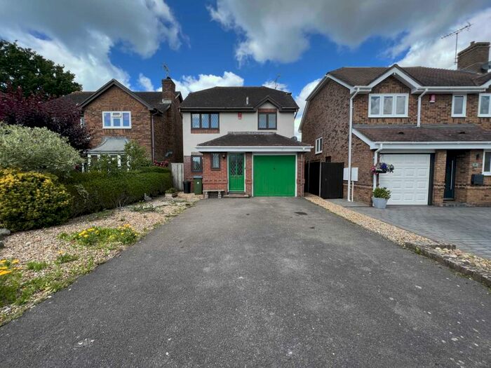 3 Bedroom Detached House To Rent In Juniper Close, Middleton-On-Sea, PO22