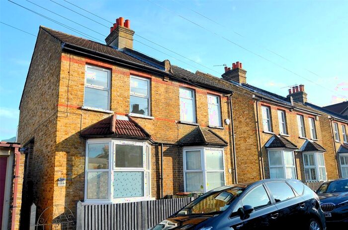 3 Bedroom End Of Terrace House To Rent In Clarence Road, Sutton, SM1