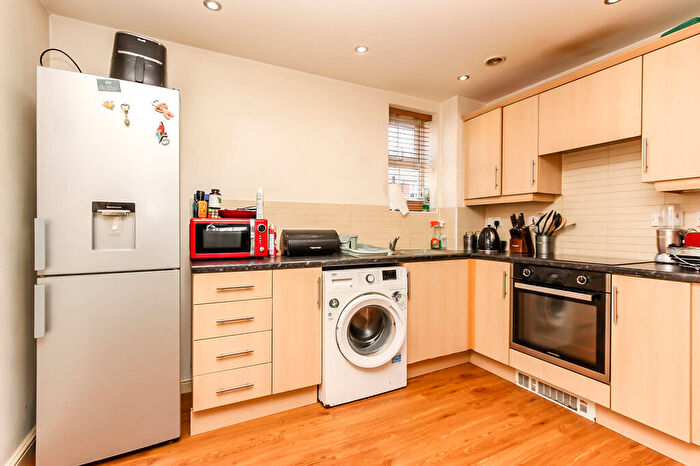 2 Bedroom Flat For Sale In Flowerhill Drive, Wellingborough, NN8