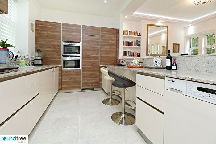 3 Bedroom Flat To Rent In East Heath Road, Hampstead, NW3