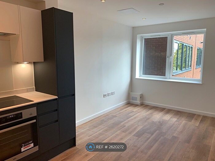 1 Bedroom Flat To Rent In Trinity Place, Woking, GU21