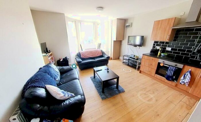 2 Bedroom Flat To Rent In Belle Vue Road, Hyde Park, Leeds, LS3