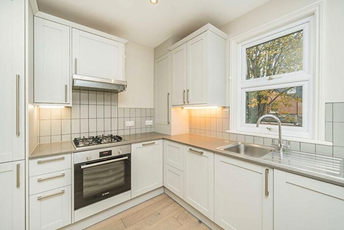 3 Bedroom Flat To Rent In Kingston Road, Wimbledon Chase, SW20
