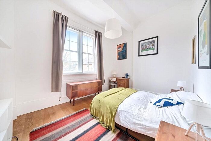 2 Bedroom Flat For Sale In Drapers Road, London, N17