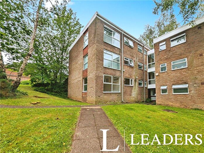 2 Bedroom Apartment For Sale In The Parkway, Southampton, Hampshire, SO16
