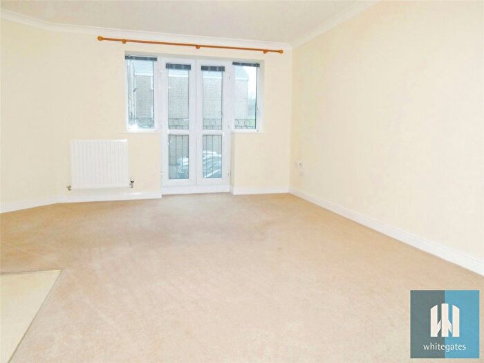 2 Bedroom Flat To Rent In Croft Court, Mount Lane, Rastrick, Brighouse, HD6