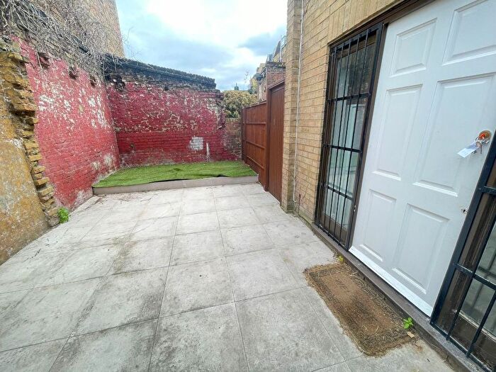 2 Bedroom Maisonette To Rent In Hornsey Road, London, N19