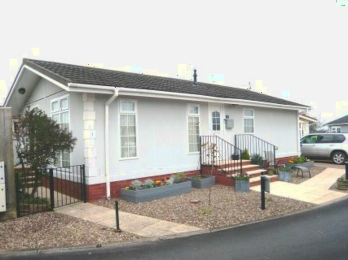2 Bedroom Park Home For Sale In Stratford Bridge, Ripple, GL20