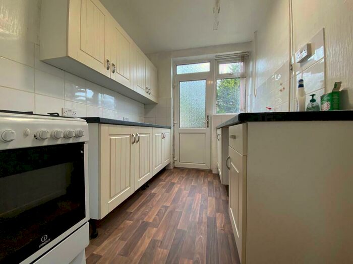 2 Bedroom End Of Terrace House To Rent In Perryman Way, Slough, SL2