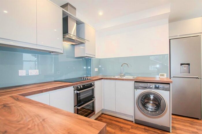 1 Bedroom Flat To Rent In Chaldon Road, Caterham On The Hill, CR3