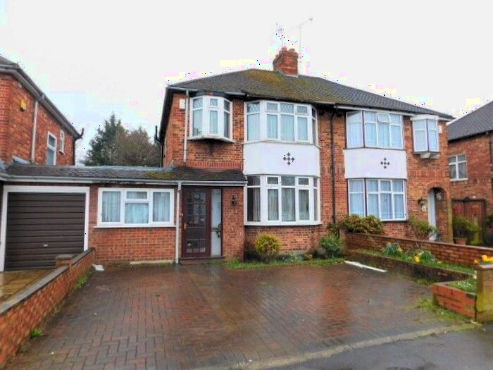 3 Bedroom Semi-Detached House To Rent In Windsor Avenue, Hillingdon, UB10