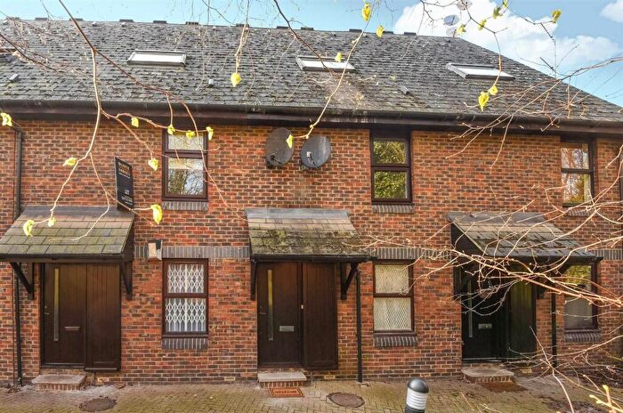 2 Bedroom Maisonette To Rent In Kinburn Street, Rotherhithe, SE16