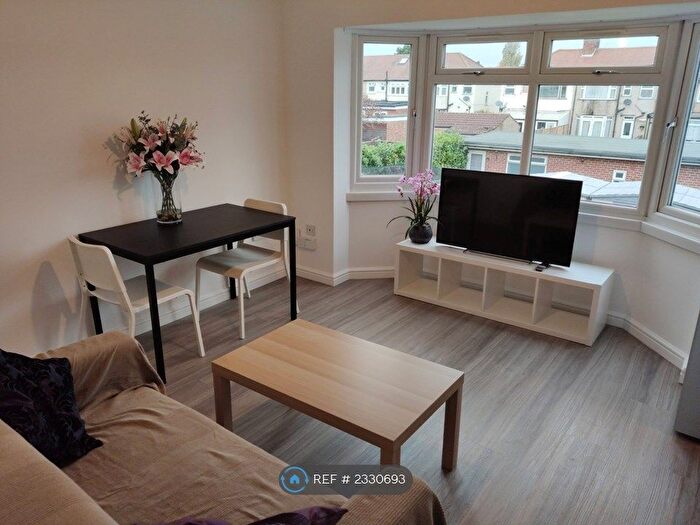 1 Bedroom Flat To Rent In Waltham Avenue, Hayes, UB3