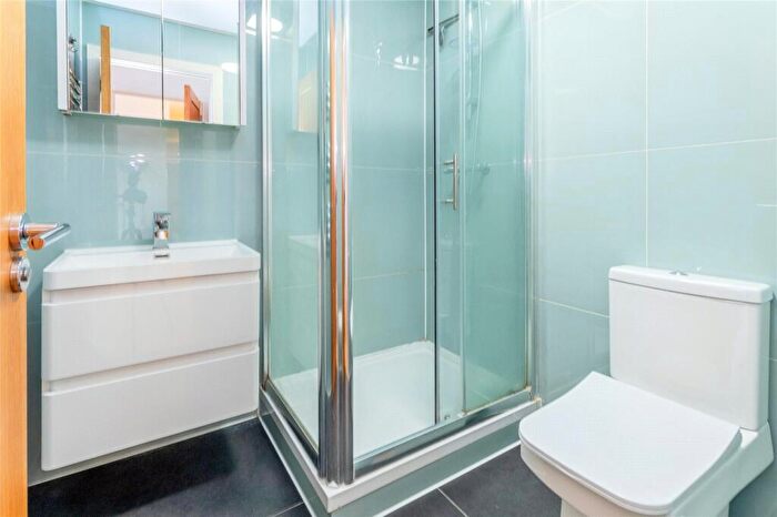 2 Bedroom Flat For Sale In Fairmeadow, Maidstone, Kent, ME14