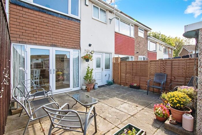 3 Bedroom Terraced House For Sale In Gray Court, Leeds, LS15