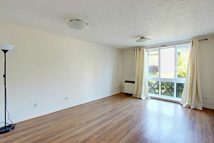 2 Bedroom Flat To Rent In Ribblesdale Avenue, Friern Barnet, N11