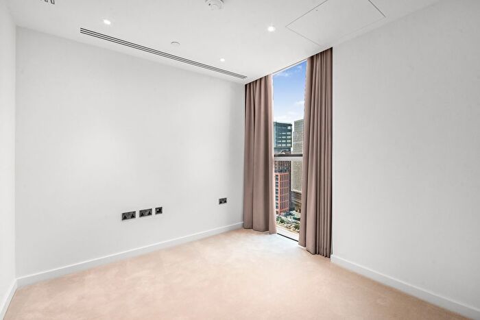 3 Bedroom Flat To Rent In Thames City, London, SW8